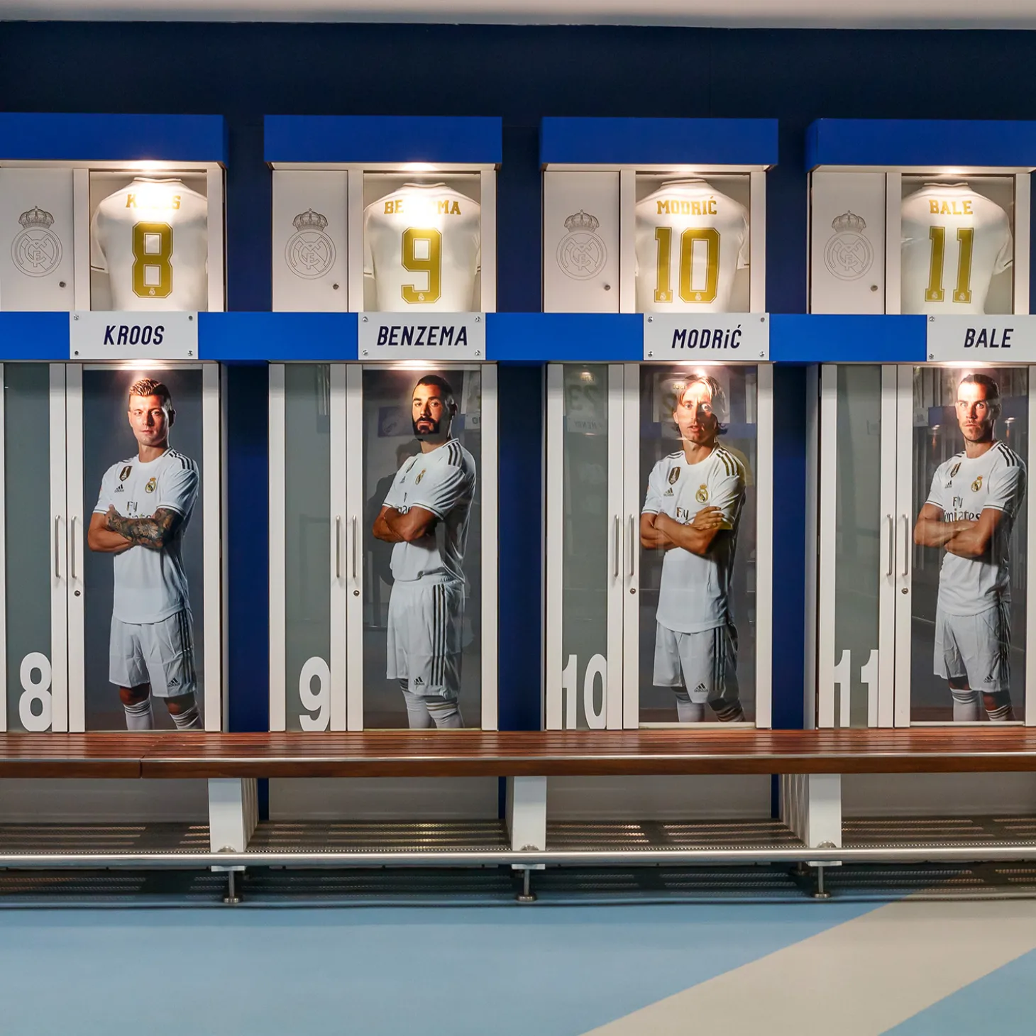 santiago_bernabu_stadium_real_madrid_locker_room_piece__brown_wood_teak_11.webp Pursuit 3 Back To School | Memorabilia^Santiago Bernabéu Stadium Real Madrid Locker Room Piece – Brown Wood Teak