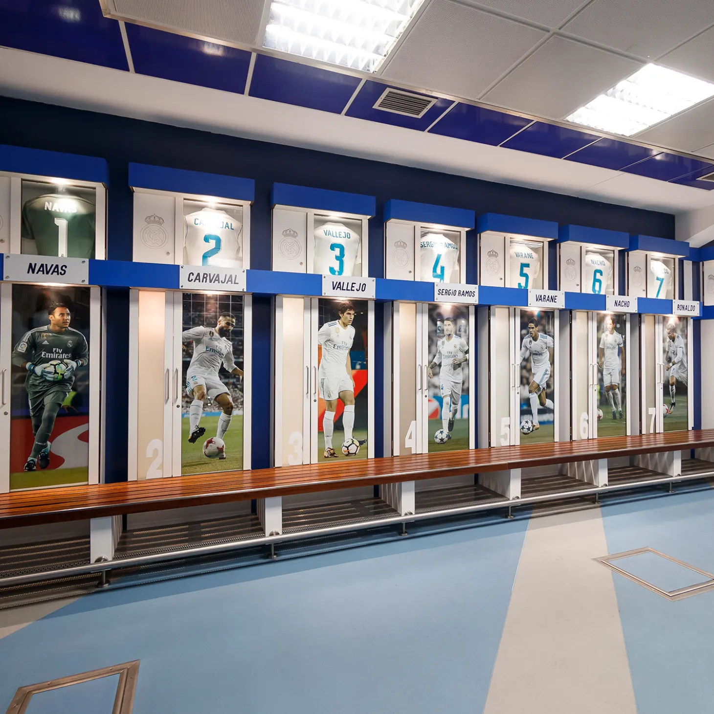 santiago_bernabu_stadium_real_madrid_locker_room_piece__brown_wood_teak_14.webp Pursuit 3 Back To School | Memorabilia^Santiago Bernabéu Stadium Real Madrid Locker Room Piece – Brown Wood Teak