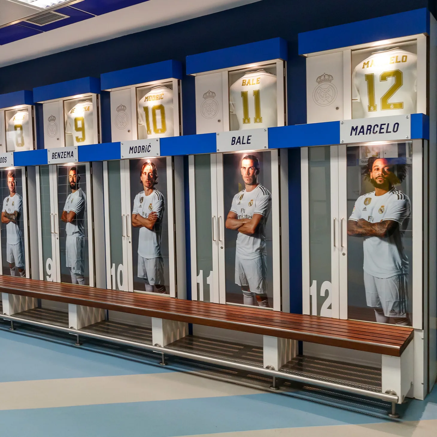 santiago_bernabu_stadium_real_madrid_locker_room_piece__brown_wood_teak_17.webp Pursuit 3 Back To School | Memorabilia^Santiago Bernabéu Stadium Real Madrid Locker Room Piece – Brown Wood Teak