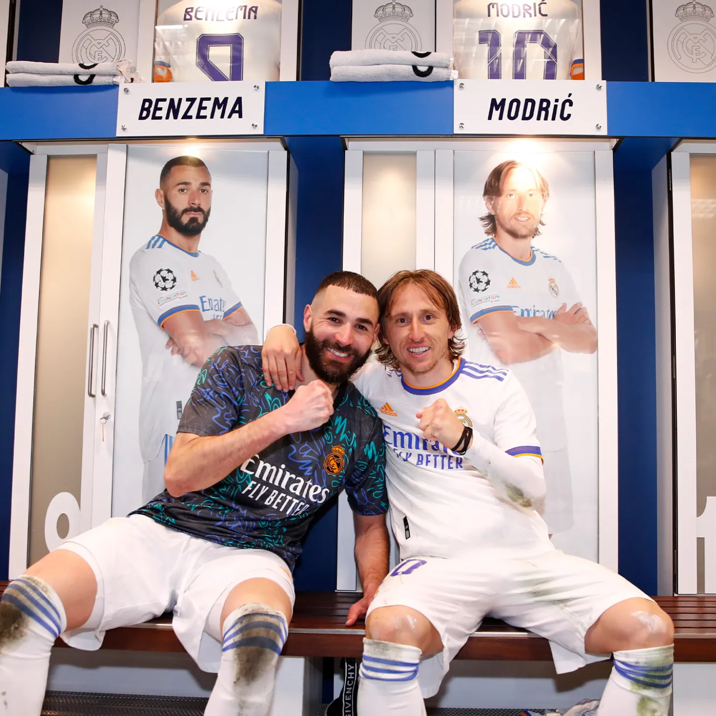 santiago_bernabu_stadium_real_madrid_locker_room_piece__brown_wood_teak_4.webp Pursuit 3 Back To School | Memorabilia^Santiago Bernabéu Stadium Real Madrid Locker Room Piece – Brown Wood Teak