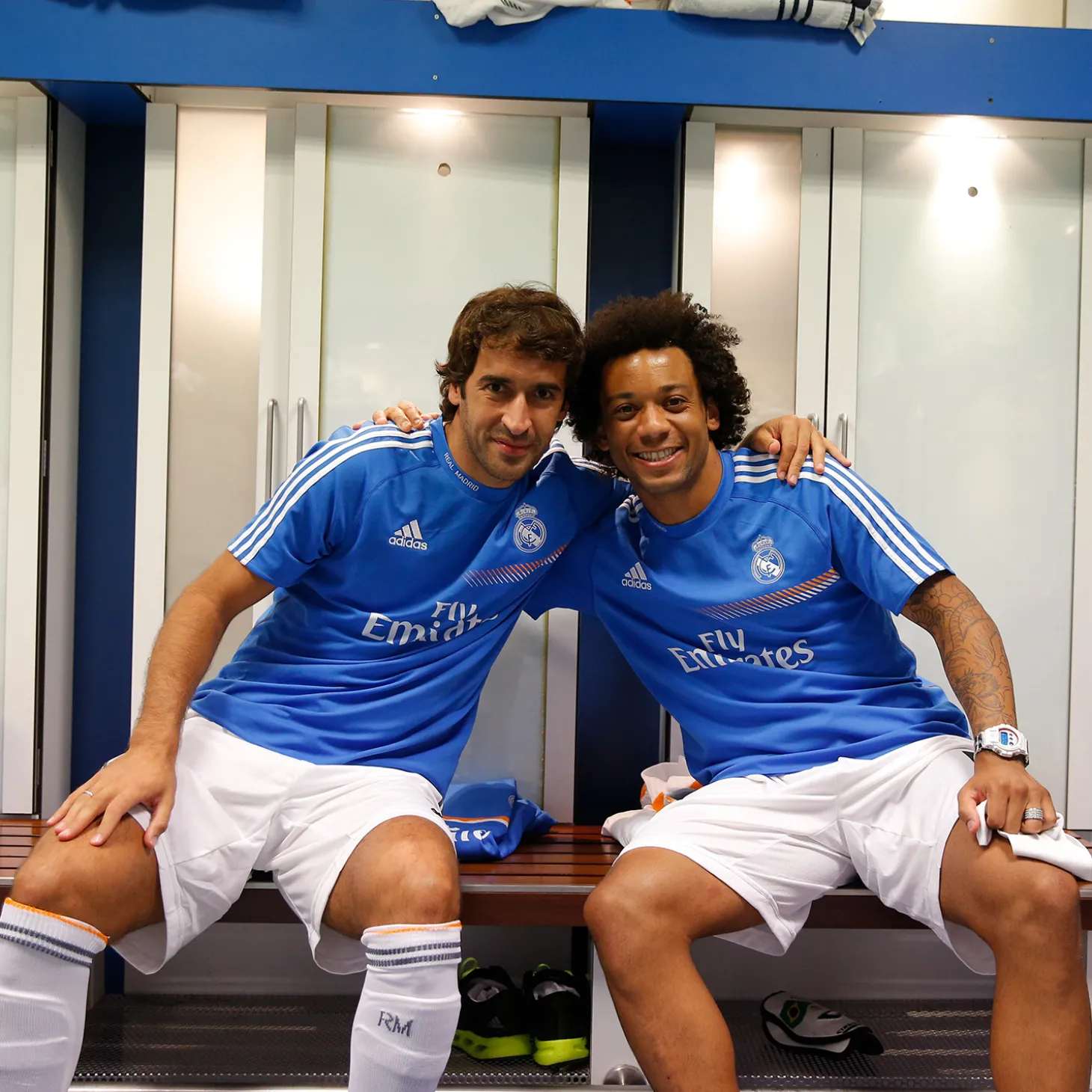 santiago_bernabu_stadium_real_madrid_locker_room_piece__brown_wood_teak_5.webp Pursuit 3 Back To School | Memorabilia^Santiago Bernabéu Stadium Real Madrid Locker Room Piece – Brown Wood Teak