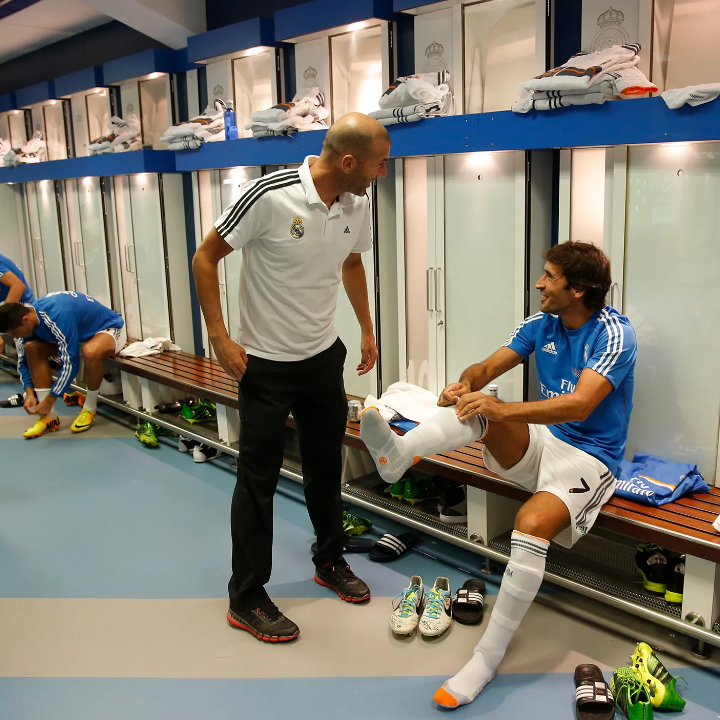 santiago_bernabu_stadium_real_madrid_locker_room_piece__brown_wood_teak_9.webp Pursuit 3 Back To School | Memorabilia^Santiago Bernabéu Stadium Real Madrid Locker Room Piece – Brown Wood Teak